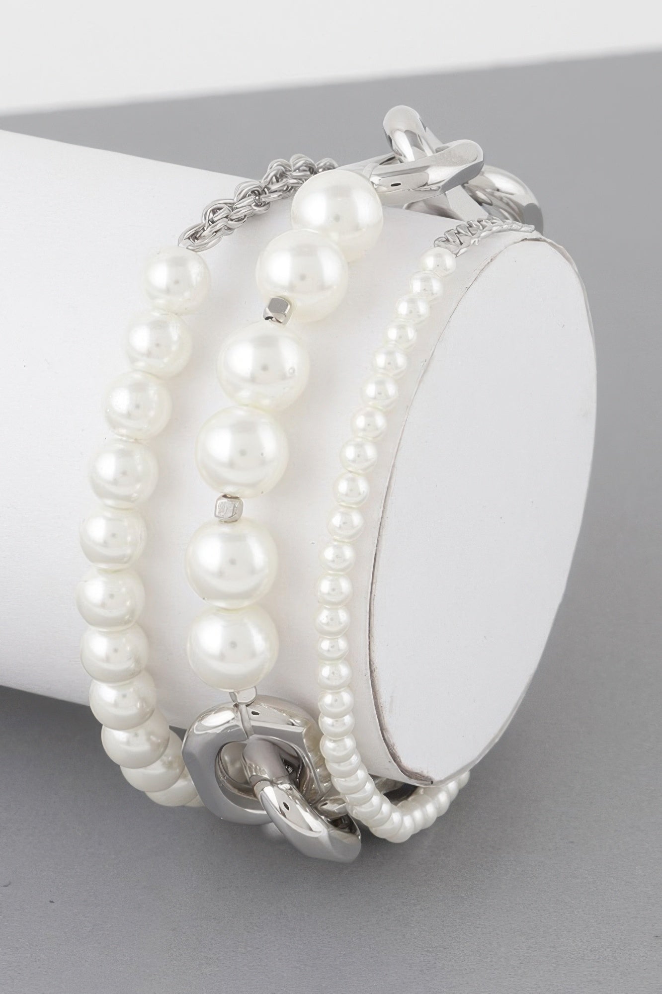  GRAMERCY Multi Pearl Chain Bracelet - New Collection PARIS LE MARAIS - BYMANYC ® New York  NYC Wholesale Boutique Inventory - No MOQ & Ready to Ship