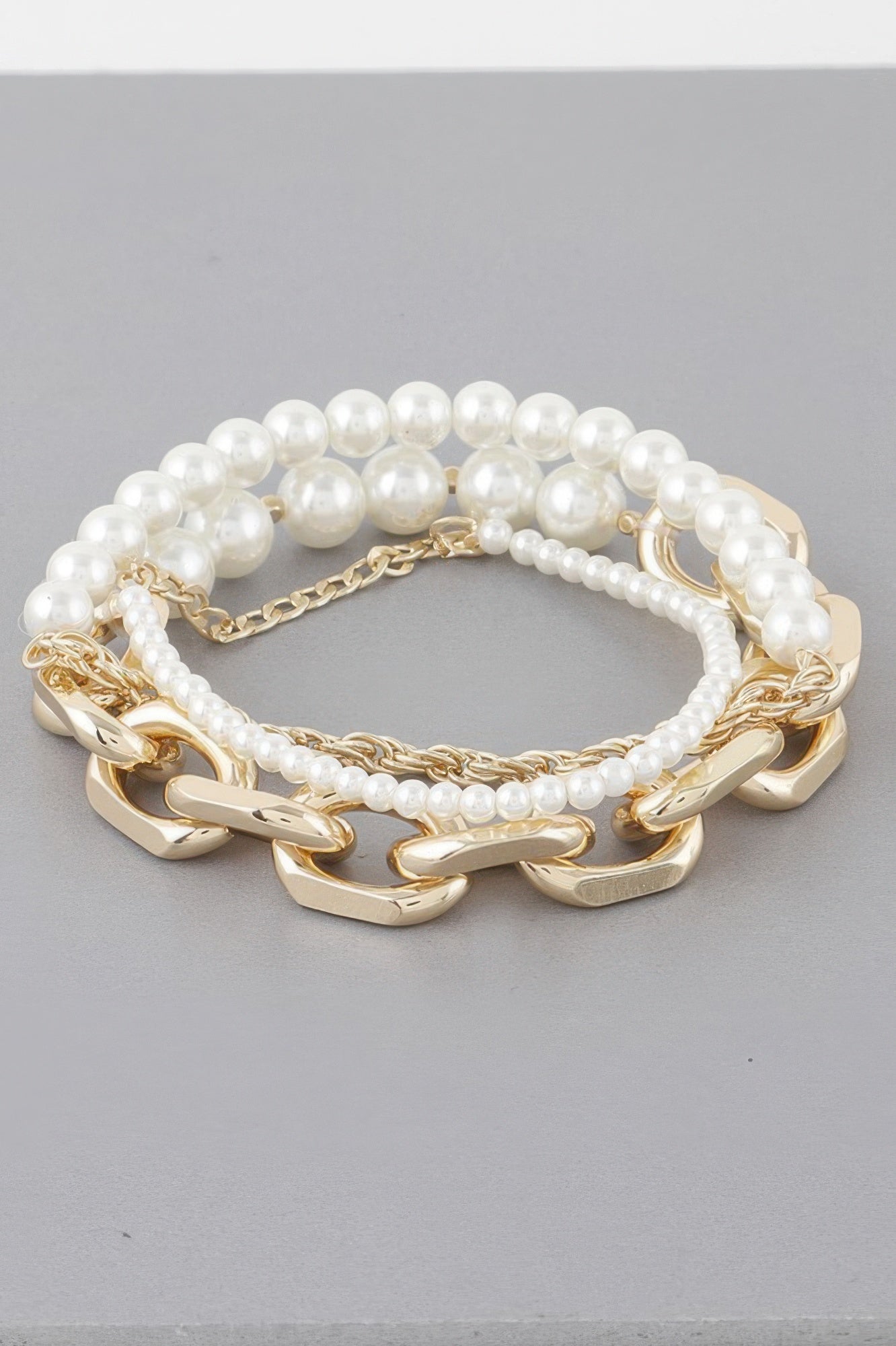  GRAMERCY Multi Pearl Chain Bracelet - New Collection PARIS LE MARAIS - BYMANYC ® New York  NYC Wholesale Boutique Inventory - No MOQ & Ready to Ship