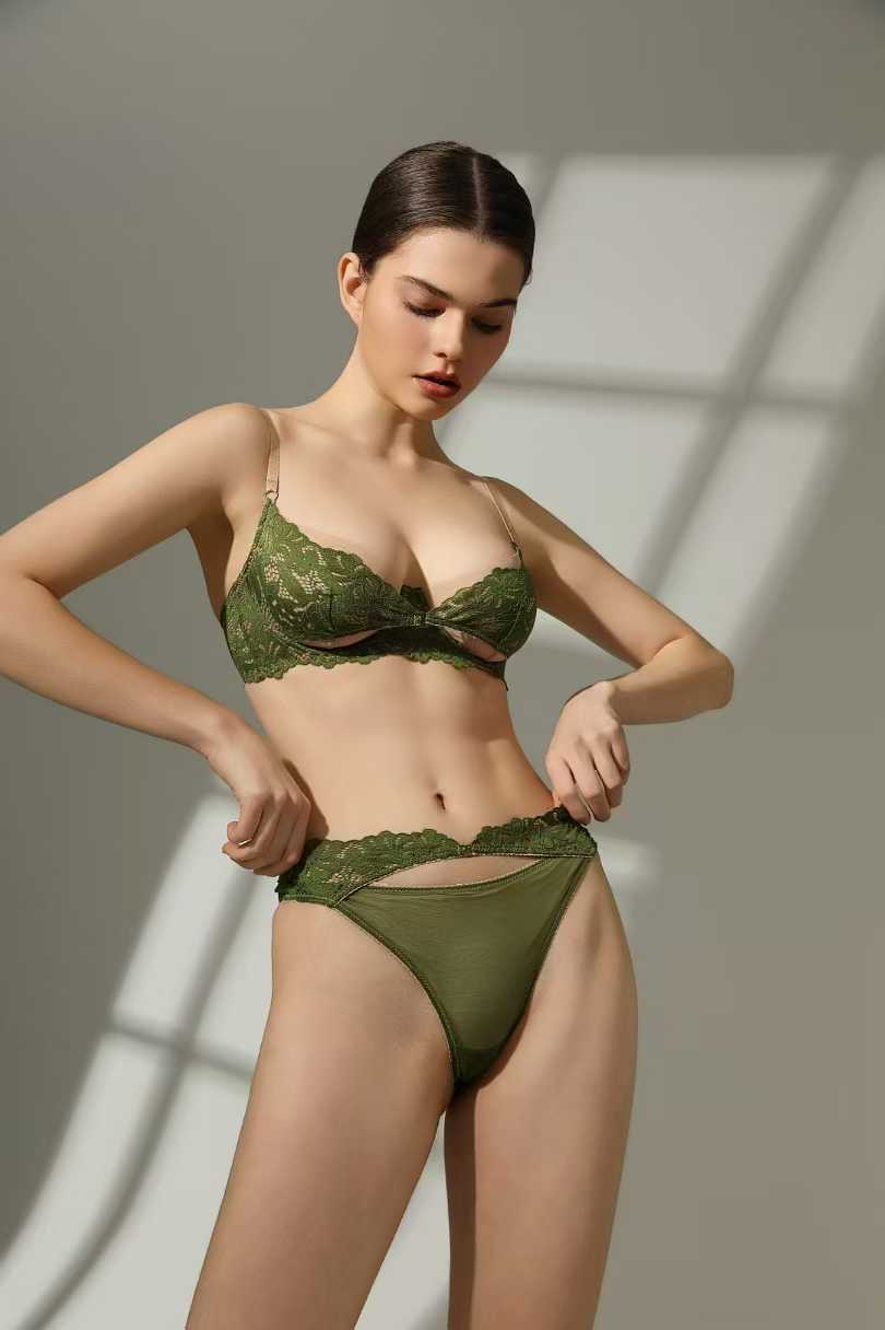 Lace Bra Set with Ultra-Thin Cup For Women, Minimizer Push-Up, Midtown, BYMANYC New York. - BYMANYC ® New York  