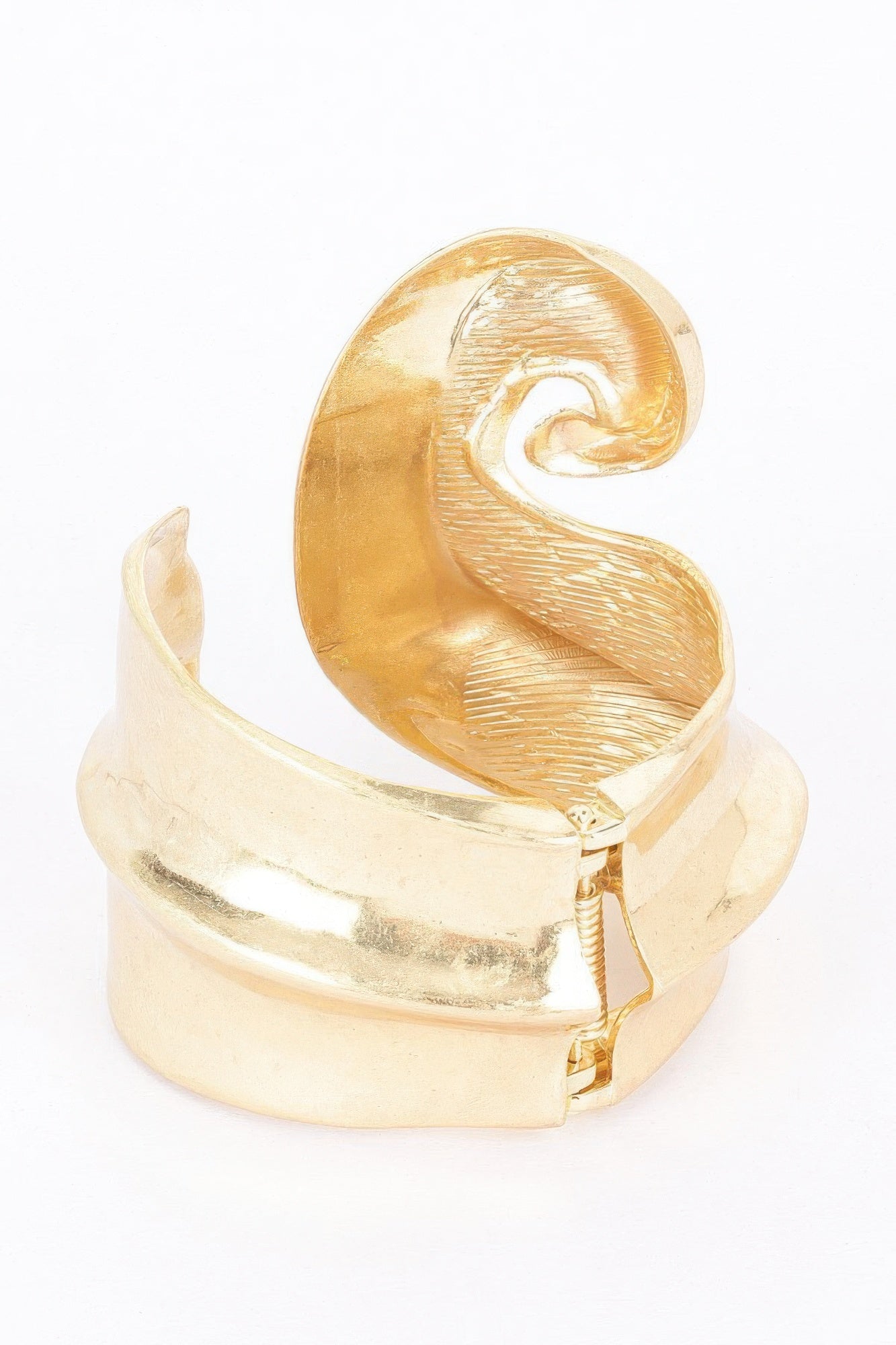 SOHO Sophisticated Alloy Casting Spring Hinge Bracelet: NYFW BYMANYC ® New York  NYC Wholesale Boutique Inventory - No MOQ & Ready to Ship