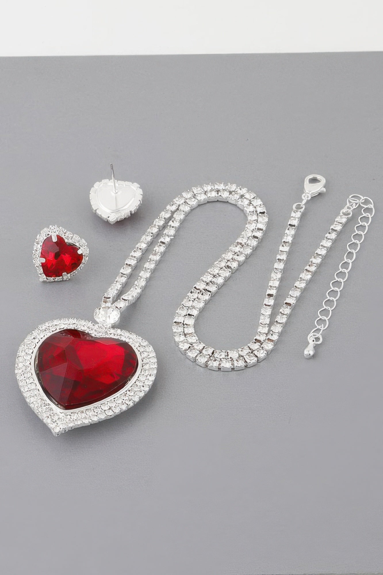  STUYVESANT Jeweled Crystal Heart Necklace: NYFW BYMANYC ® New York  NYC Wholesale Boutique Inventory - No MOQ & Ready to Ship
