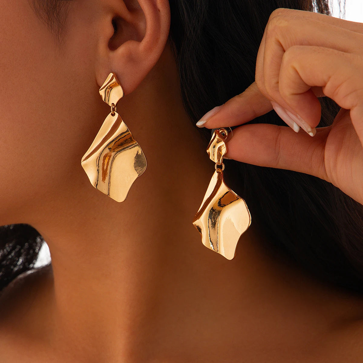 WOMEN'S EARRINGS Gold Color HUDSON - BYMANYC ® New York  NYC Wholesale Boutique Inventory - No MOQ & Ready to Ship