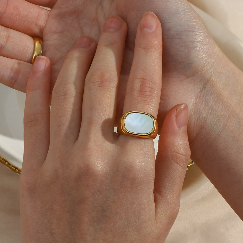  WOMEN'S RING • new collection FIFTH AVE Shell BYMANYC ® New York  NYC Wholesale Boutique Inventory - No MOQ & Ready to Ship